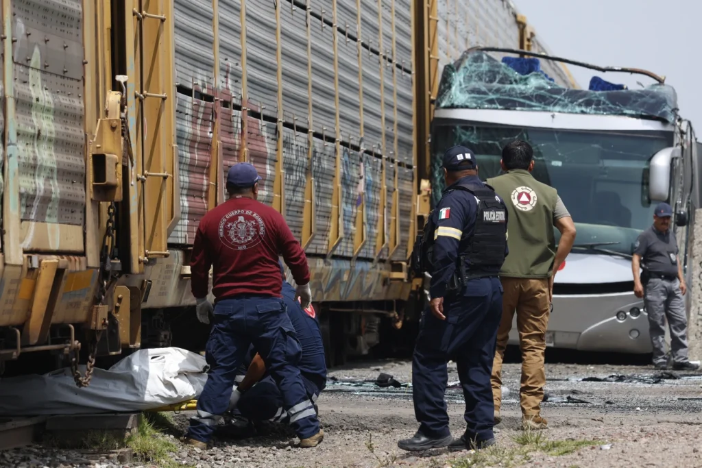 10 killed, 61 injured after train hits double-decker bus in Mexico