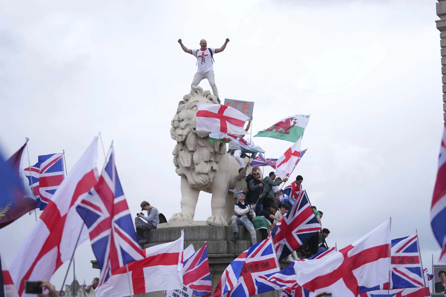 Clashes erupt as 110,000 join anti-immigration protests in London