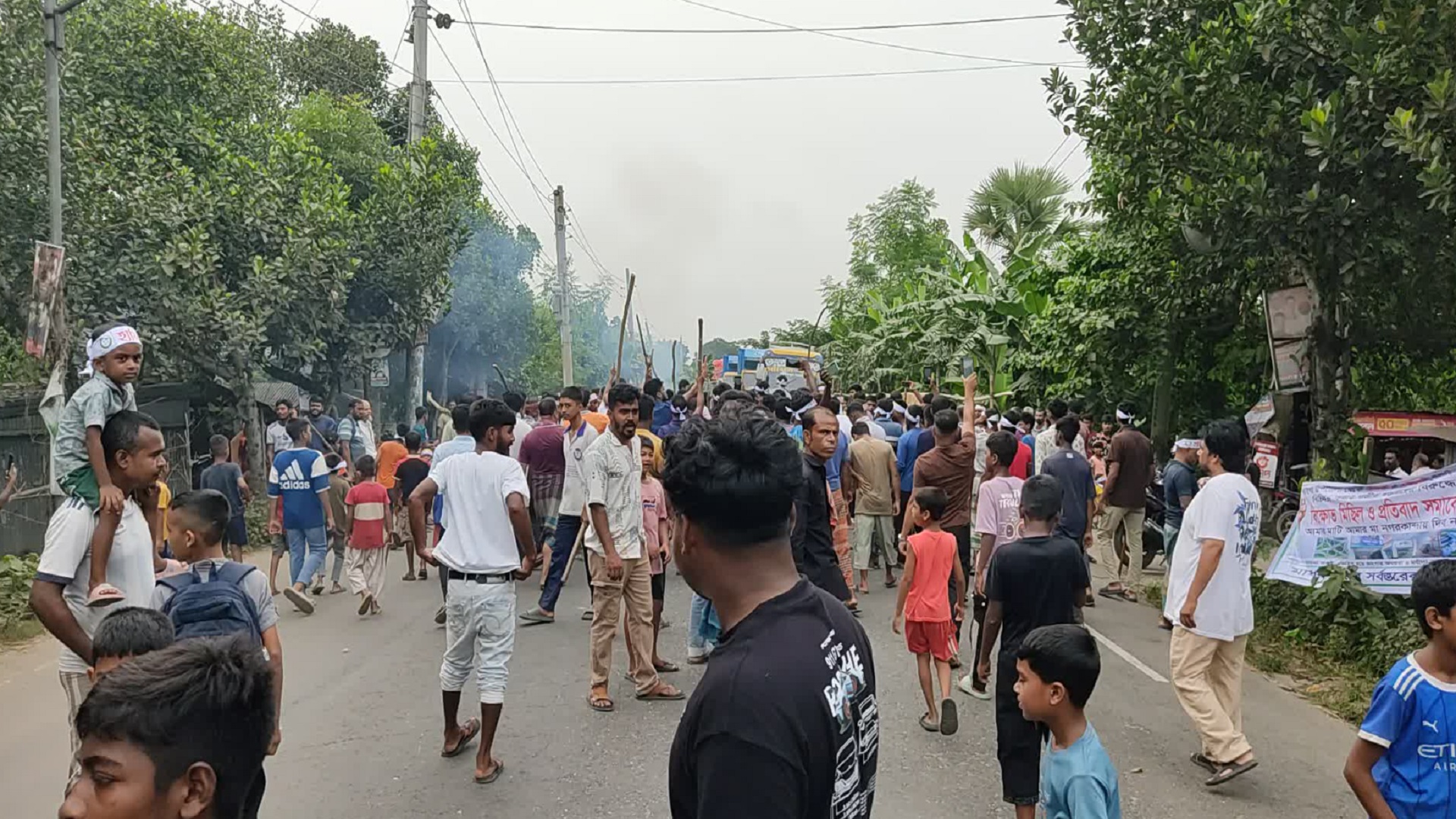Locals block highways in Faridpur protesting EC delimitation