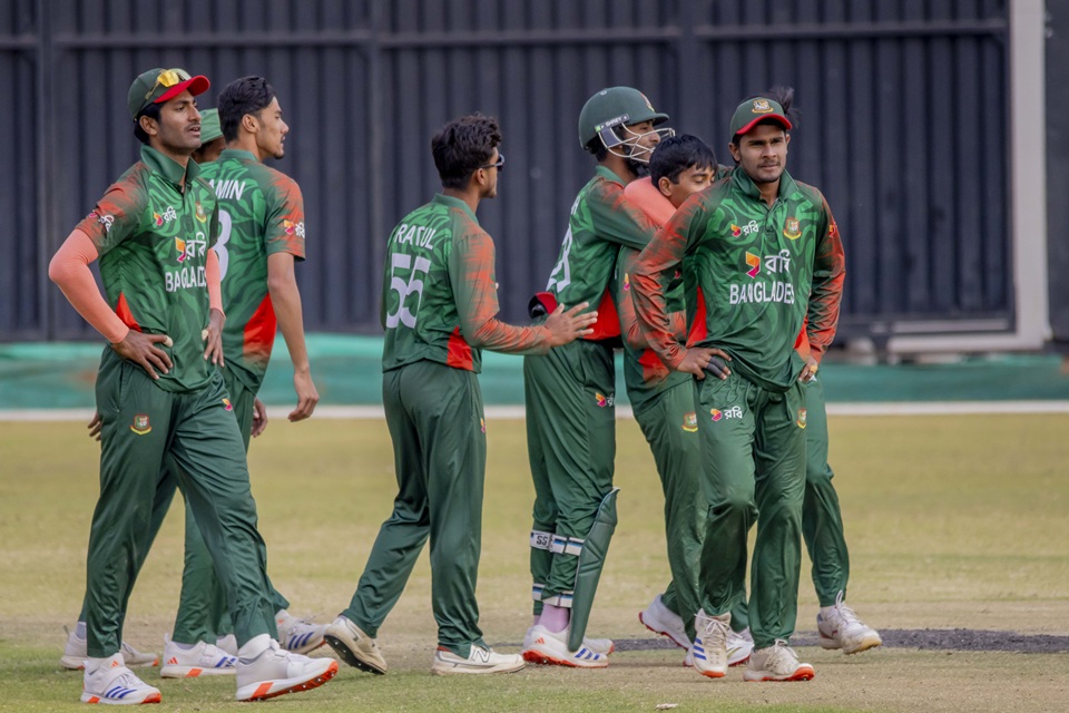 Rain leaves Bangladesh Under-19s level in England series