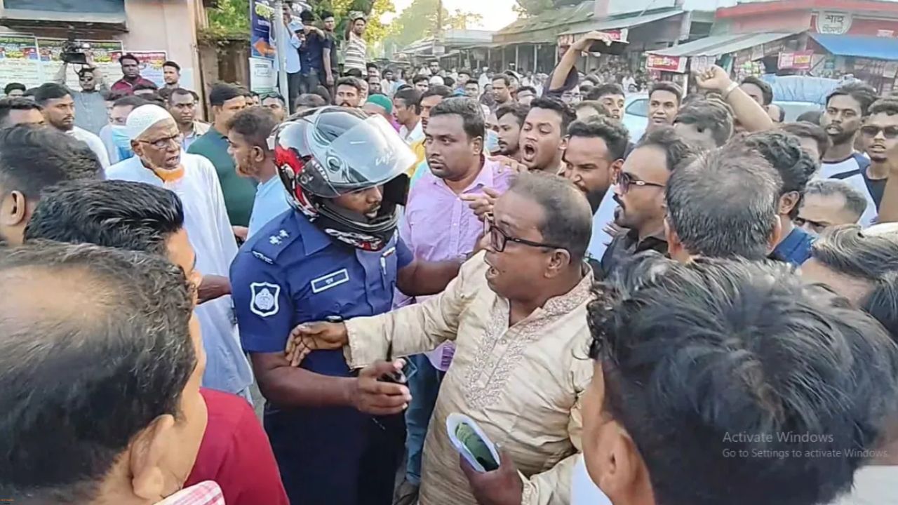 Ex-MP Azad’s rally attacked in Faridpur, 2 cars damaged