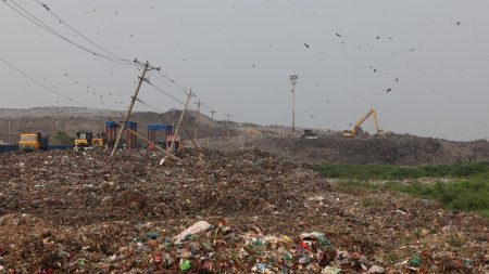 No safety gear, waste workers face health hazards waste workers