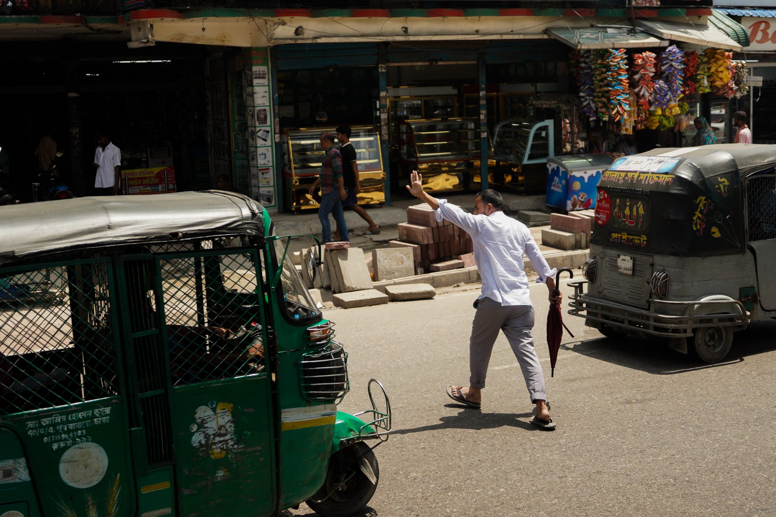 Dhaka’s ‘Hand Man’: A symptom of a broken traffic system