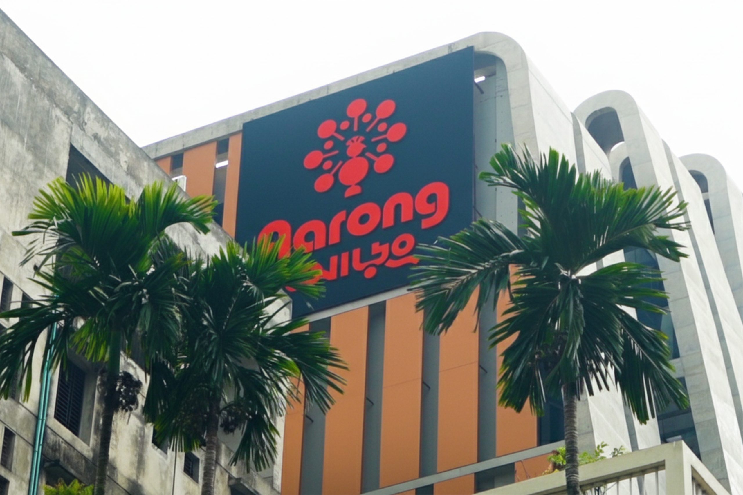 Aarong faces backlash for charging customers for carry bags