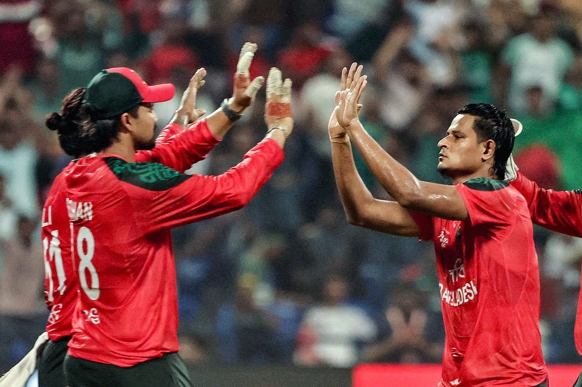 Afghanistan reach 143 for 9 after early collapse against Bangladesh