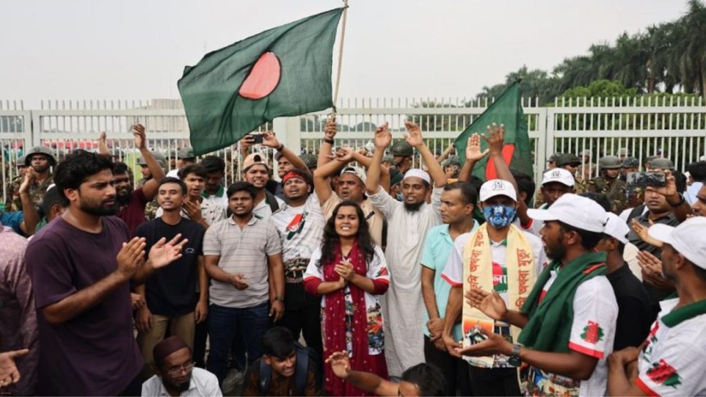 ‘July fighters’ block road in Dhanmondi