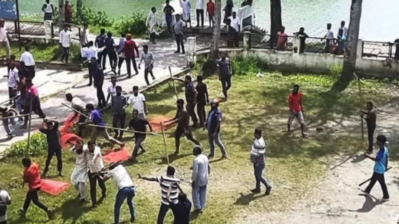 15 including cops injured in Madaripur BNP factional clash 