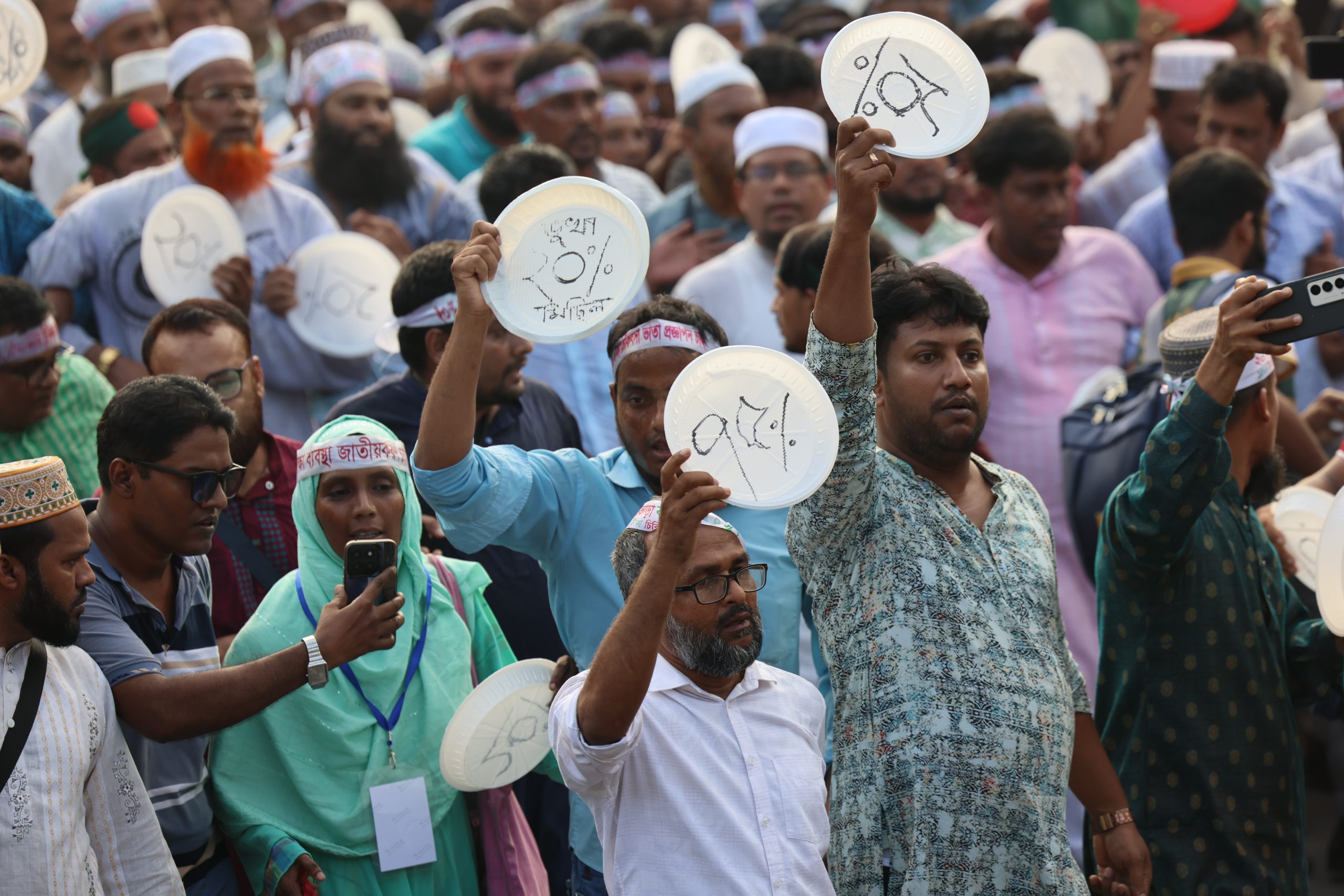 Police obstruct hunger march carried out by MPO teachers, employees