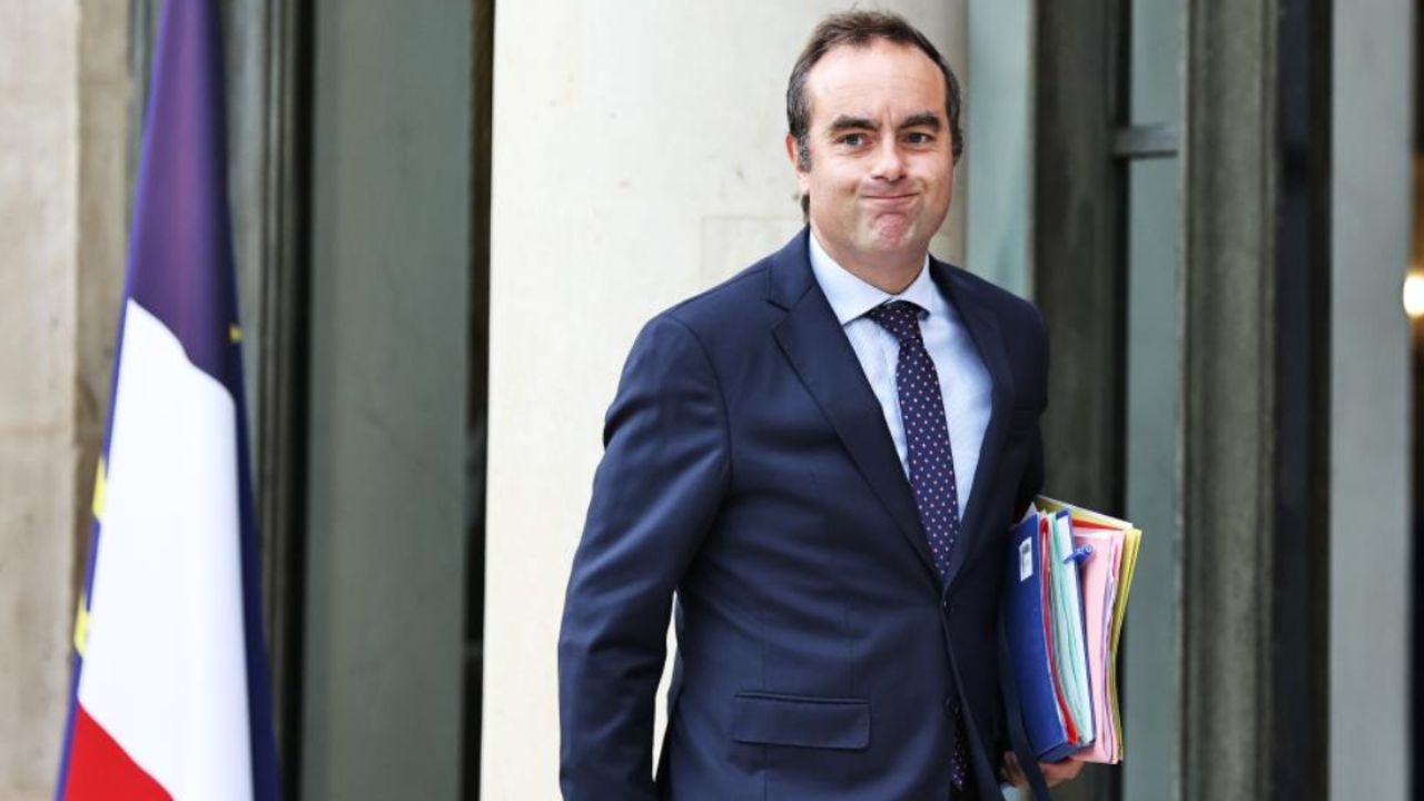 French govt collapses 14 hours after appointment