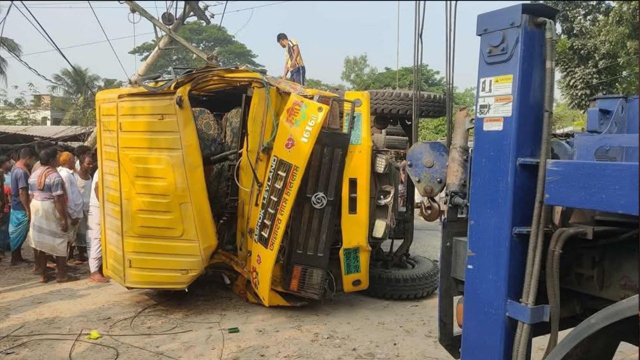 Three killed in Pabna road crash