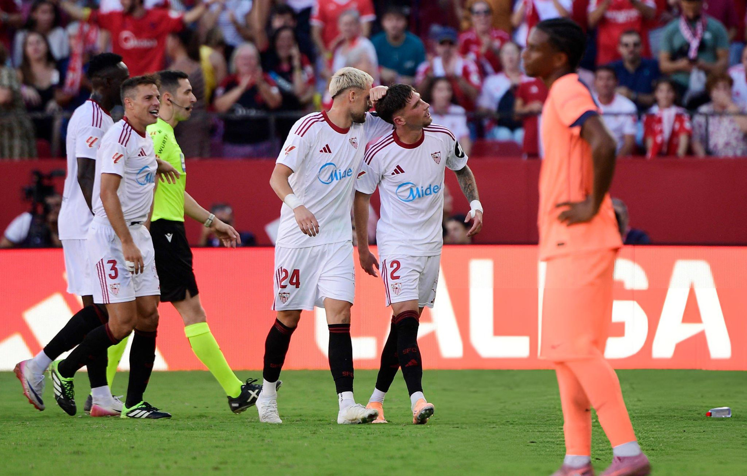 Sevilla stun champions Barcelona with 4-1 thrashing