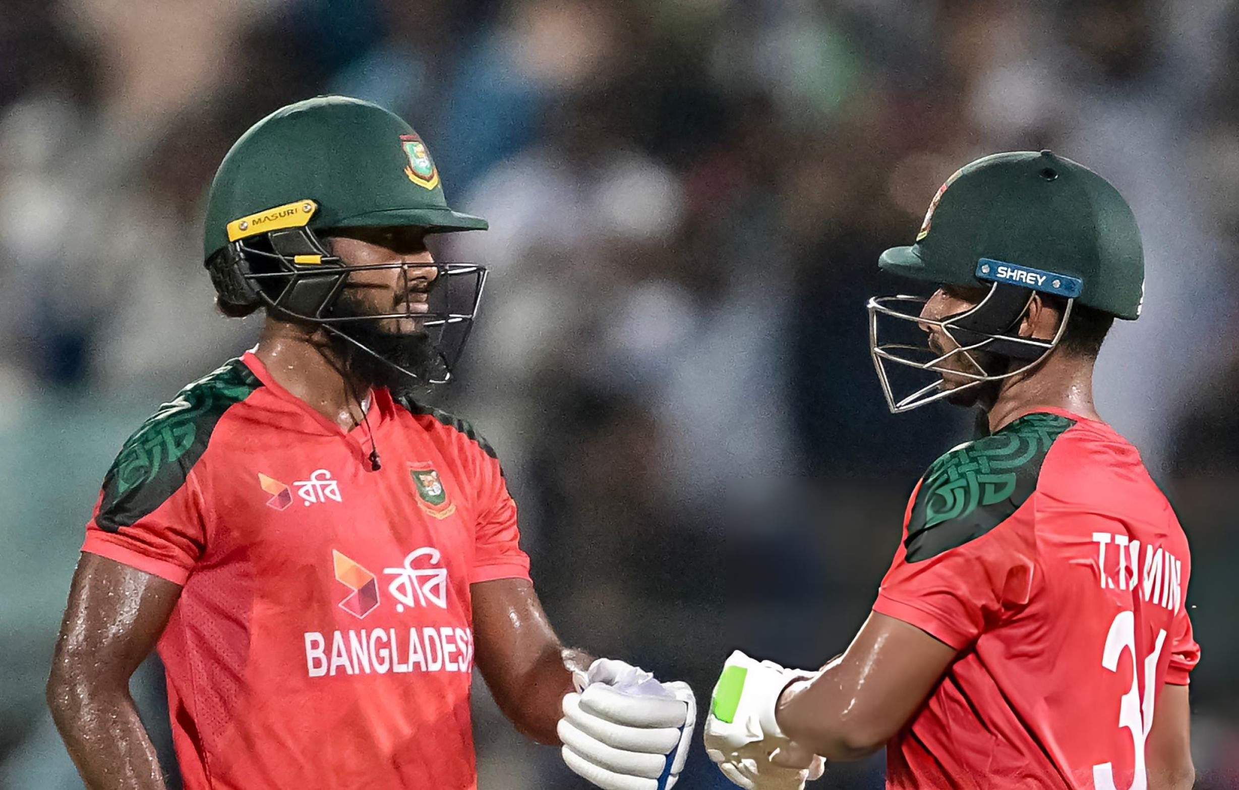 Bangladesh crumble in middle overs to lose series by 14 runs