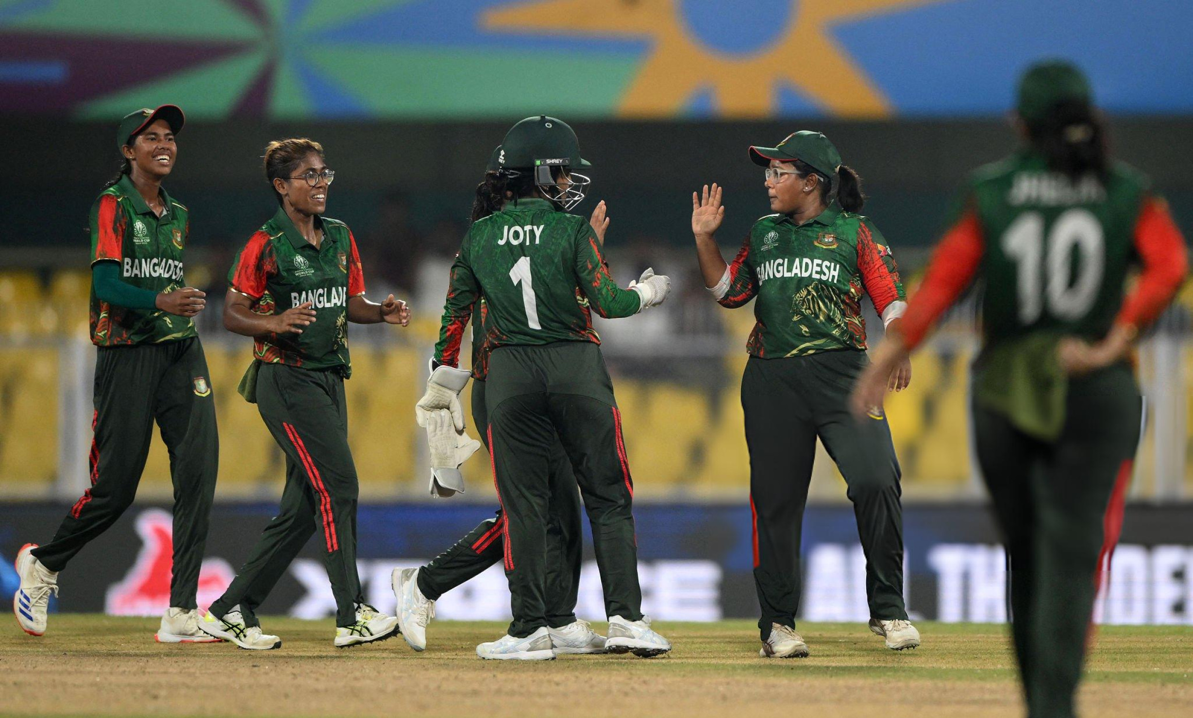 Bangladesh fall after spirited fight against England