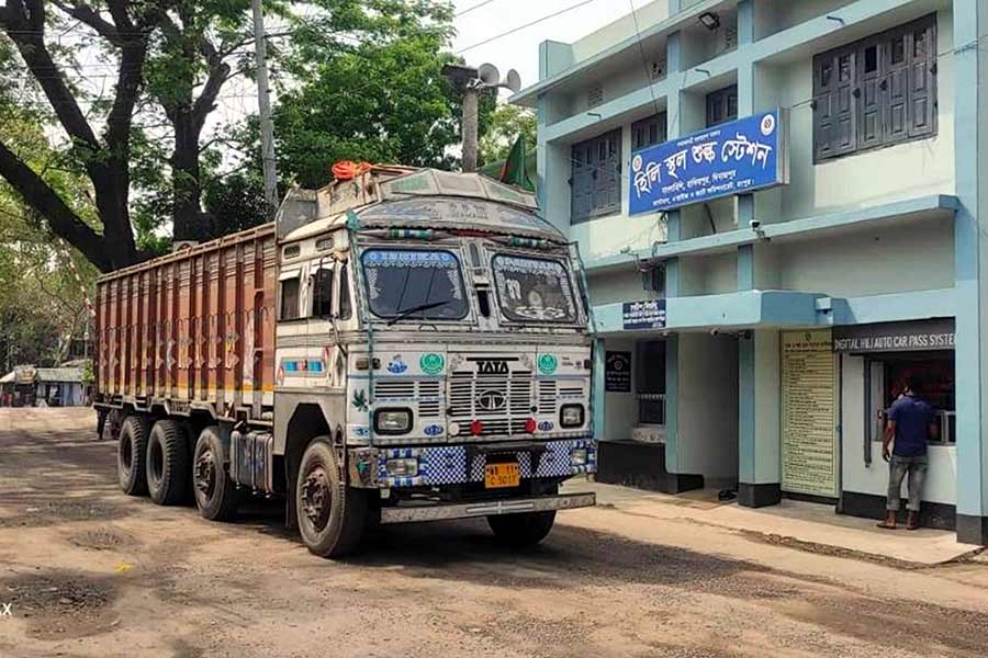Hili land port resumes after eight-day holiday closure