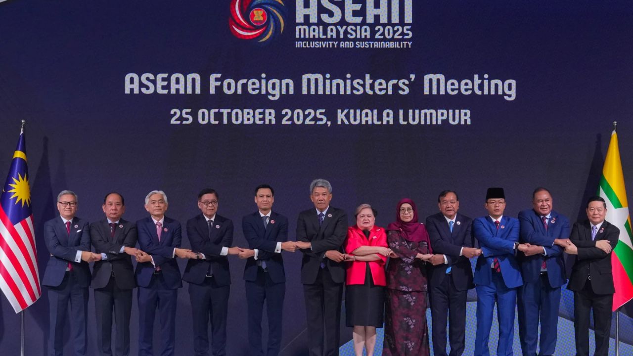 Malaysia warns ASEAN neutrality eroding