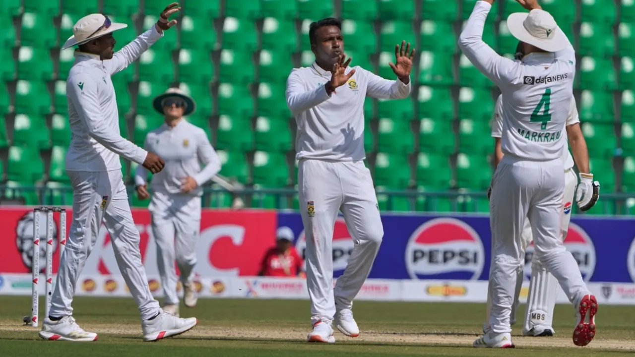 Muthusamy rips through Pakistan lower order