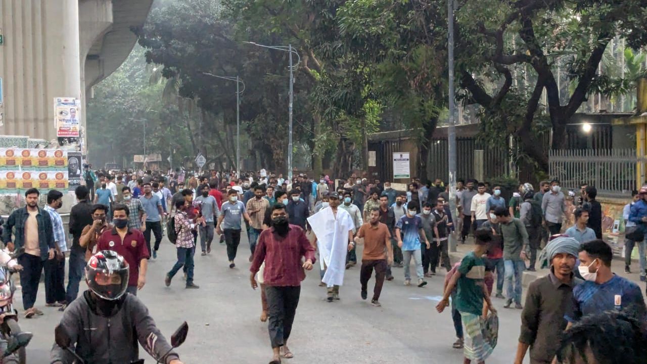 Clashes erupt between 47th BCS candidates, police over exam schedule
