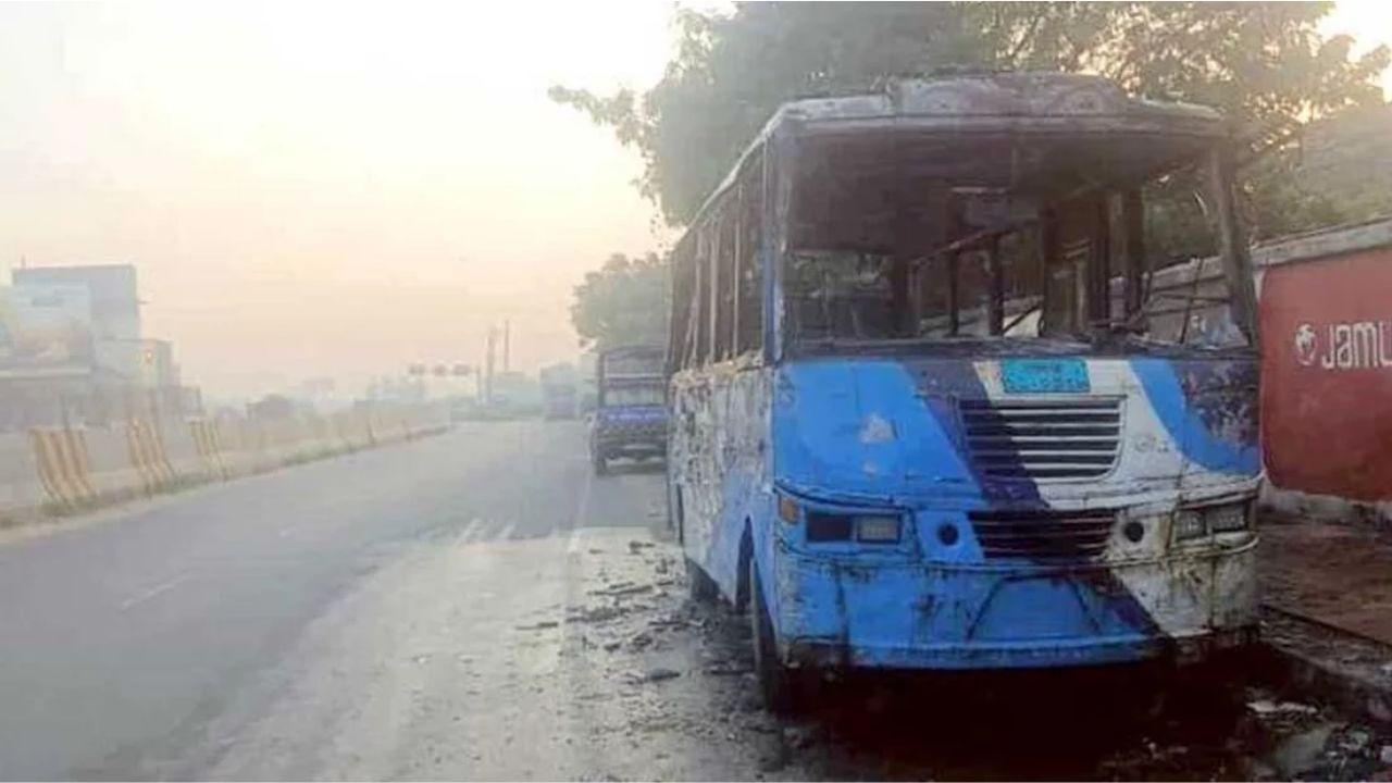 Bus catches fire on Dhaka-Ctg highway, no casualties