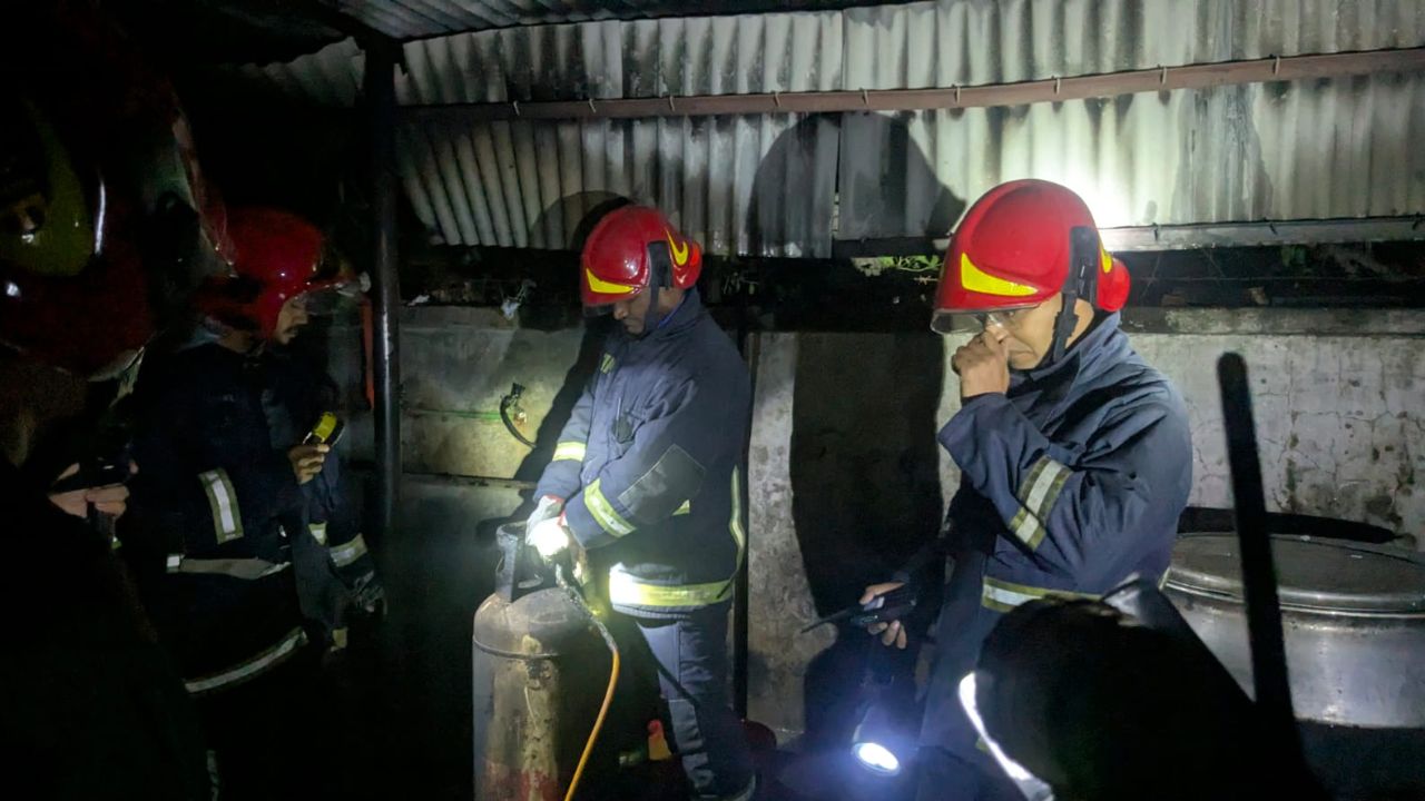 Fire at DU’s Bijoy Ekattor Hall under control