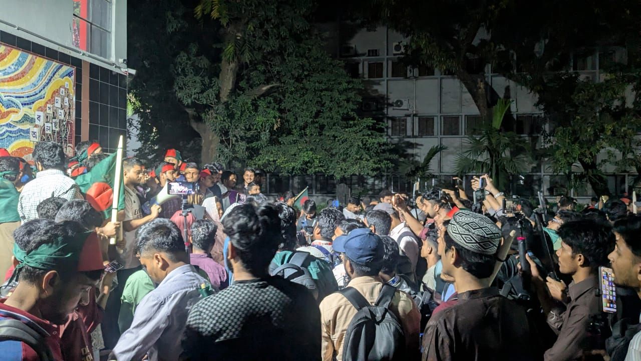 Ducsu holds rally demanding trial of ‘banned’ Chhatra League