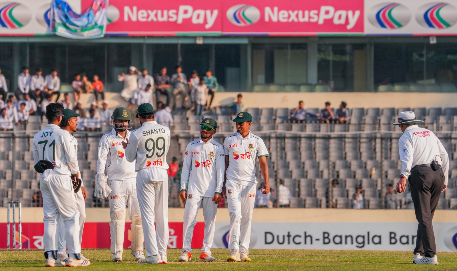 Play stops in Mirpur after sudden earthquake