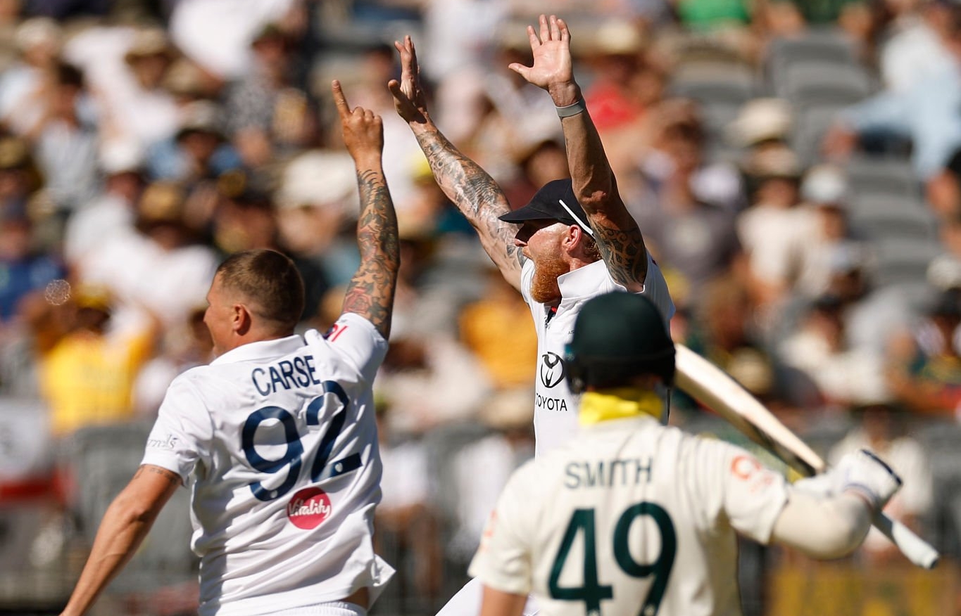 England grab early lead as Australia fall for 132