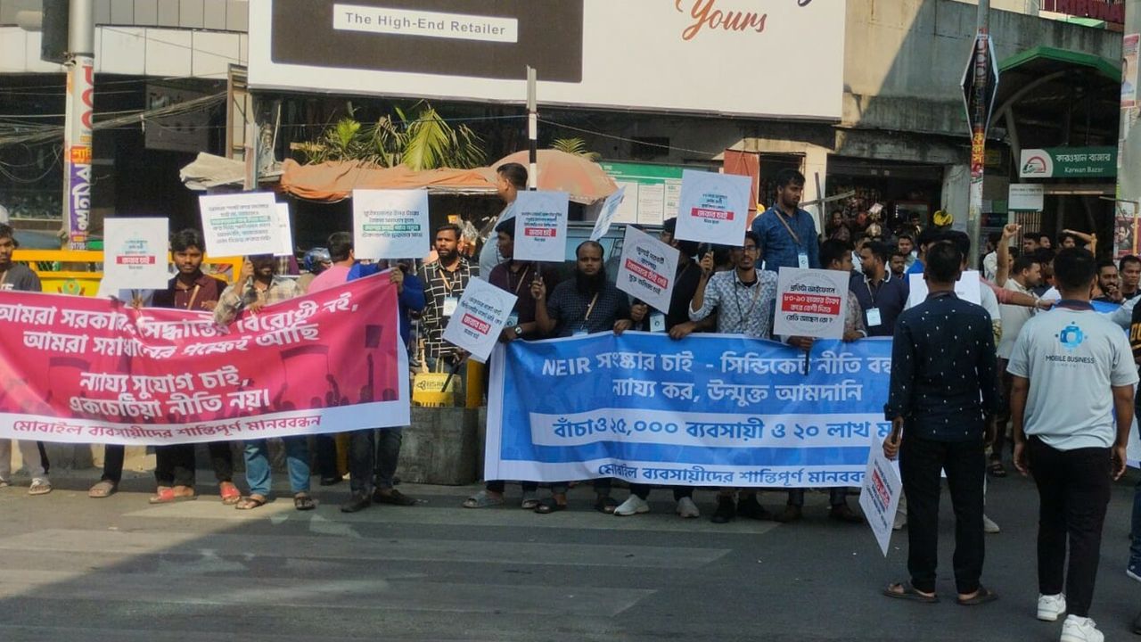 Mobile traders shut shops, demand NEIR reforms