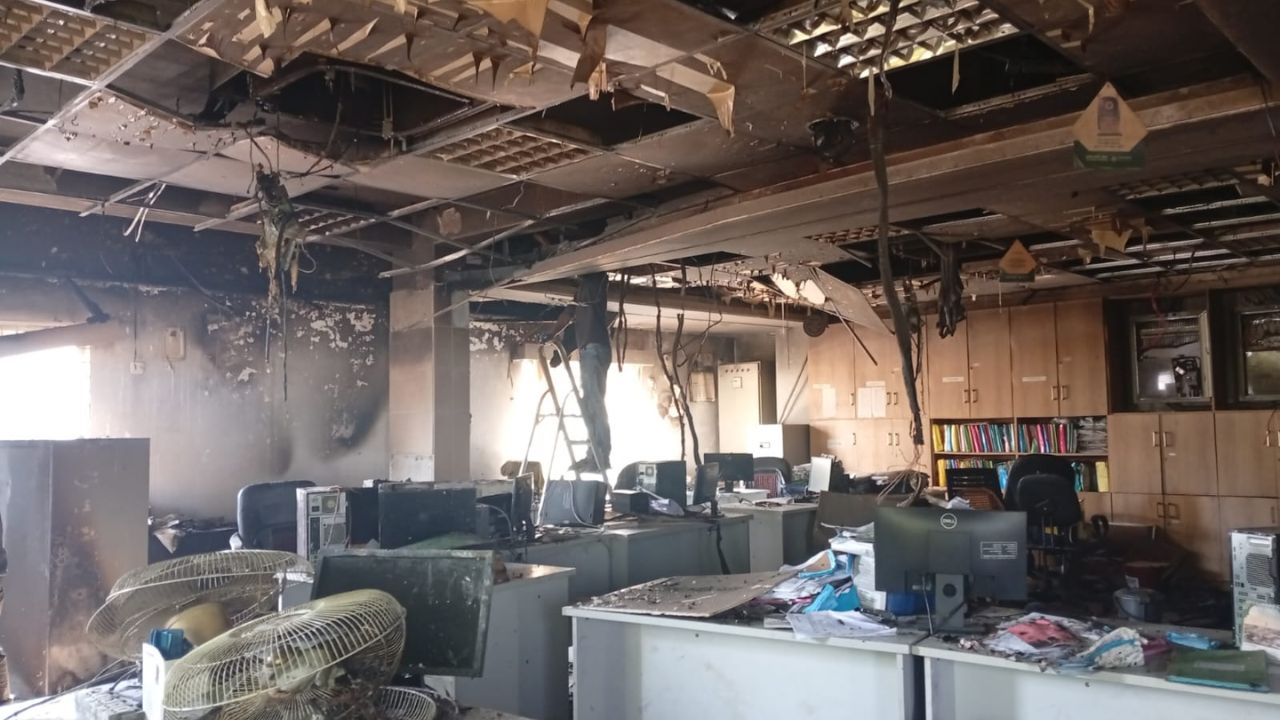 Fire breaks out at Islamic Bank branch in Manikganj