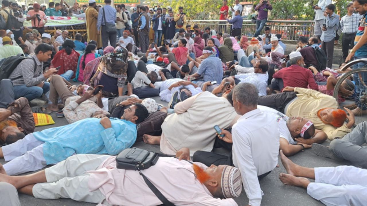 Police obstruct non-MPO teachers’ march to Jamuna