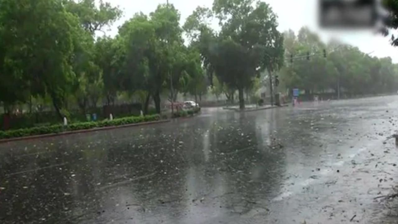 Light rain likely in Dhaka, temperature to drop slightly