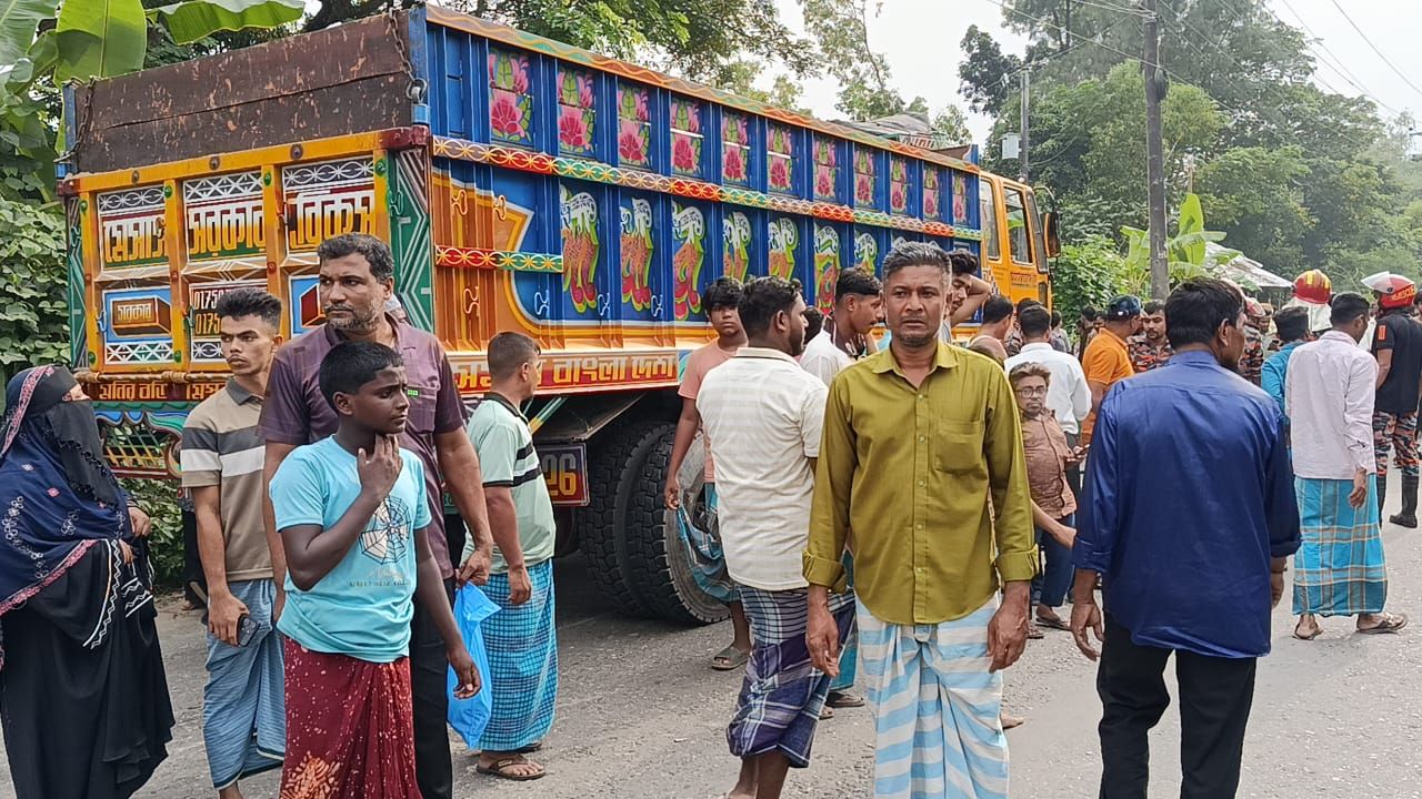 6 killed in truck–CNG collision in Noakhali 