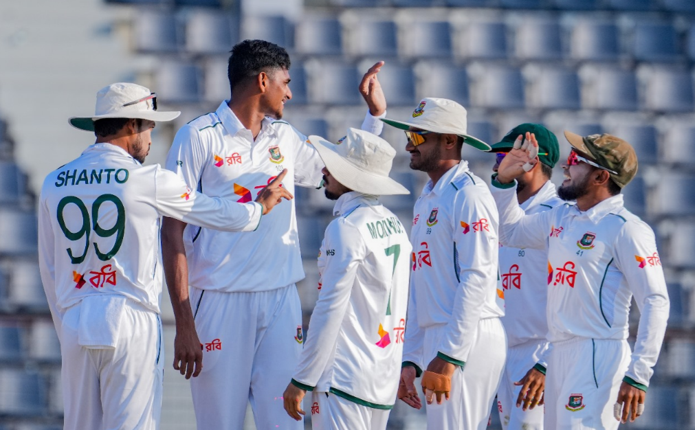 Bangladesh on the brink of innings victory as Ireland struggle at 86 for five