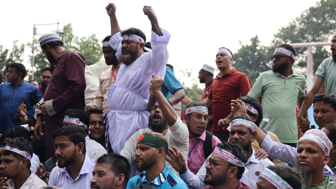Teachers withdraw strike, Shaheed Minar sit-in to continue