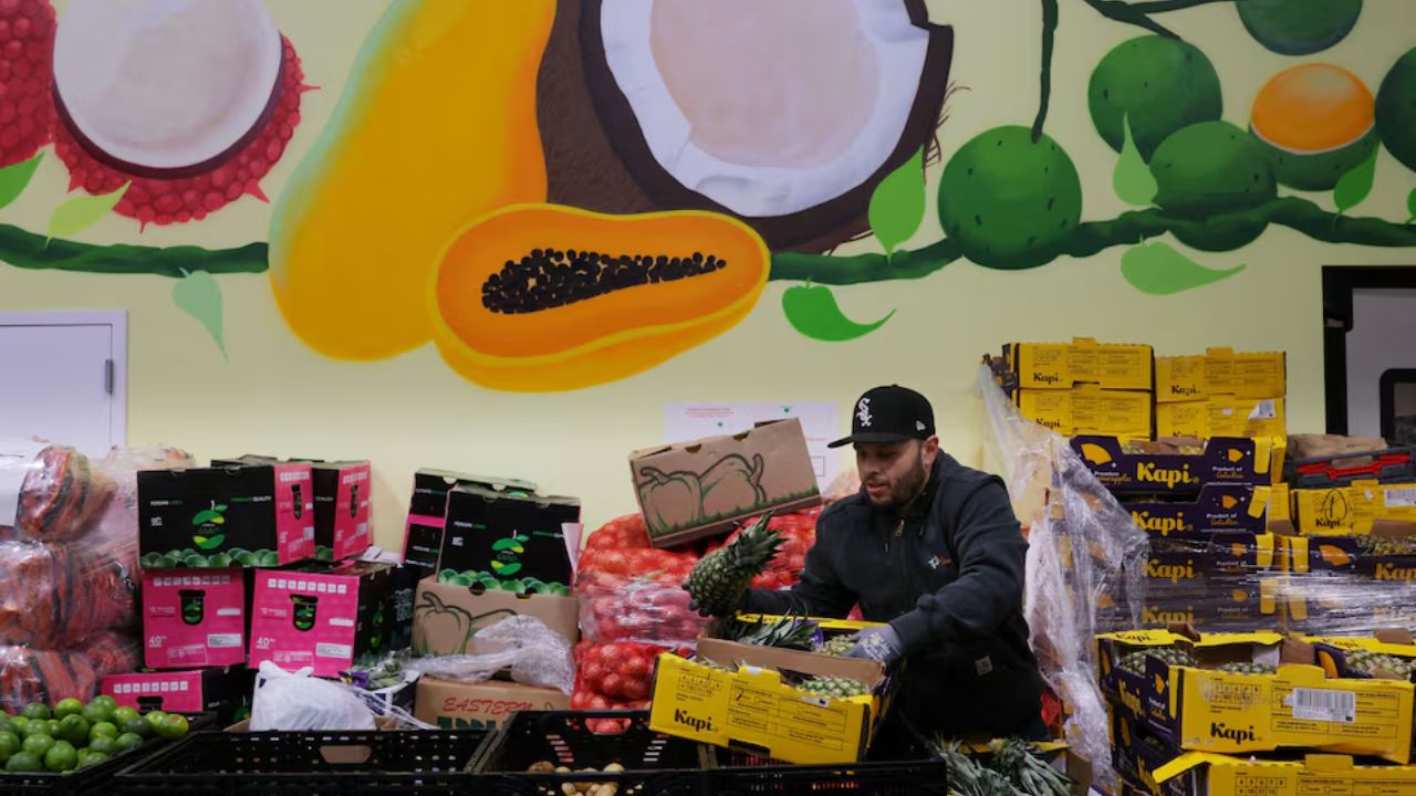 US SC extends pause on order requiring Trump to fully fund food aid