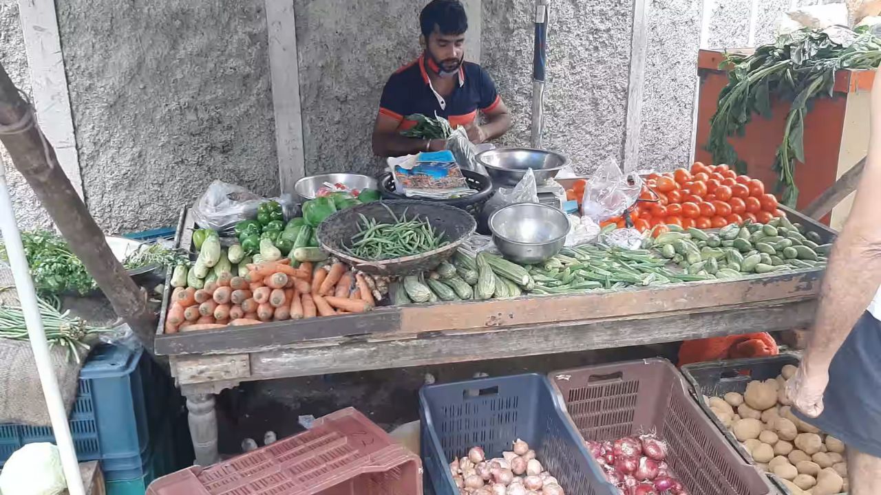 Vegetable prices rise in Rajbari amid approaching winter