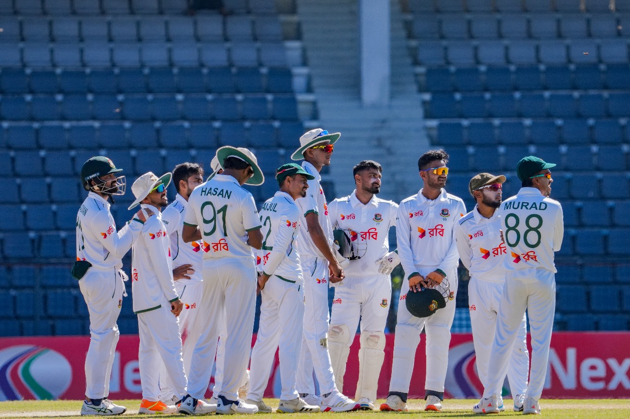 Ireland frustrate Bangladesh in attritional morning session
