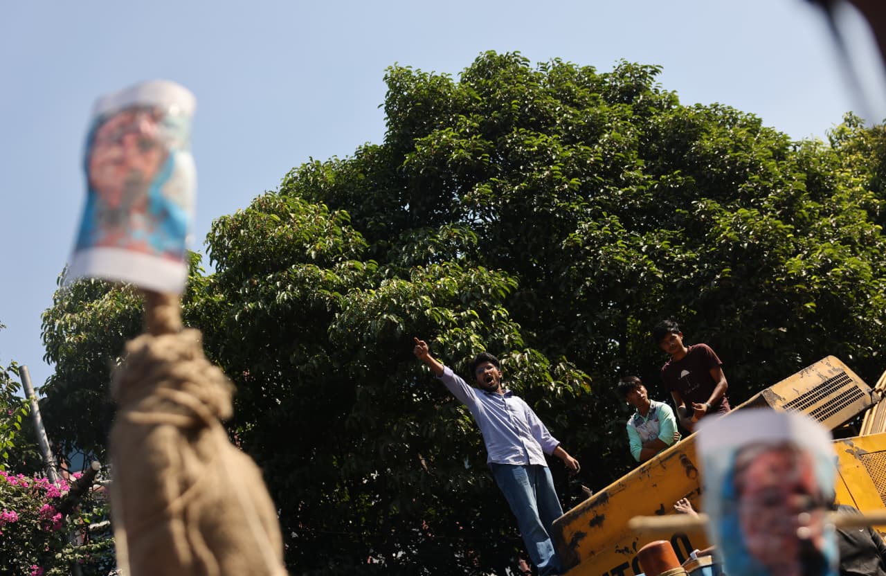 Dhanmondi 32 Bulldozer