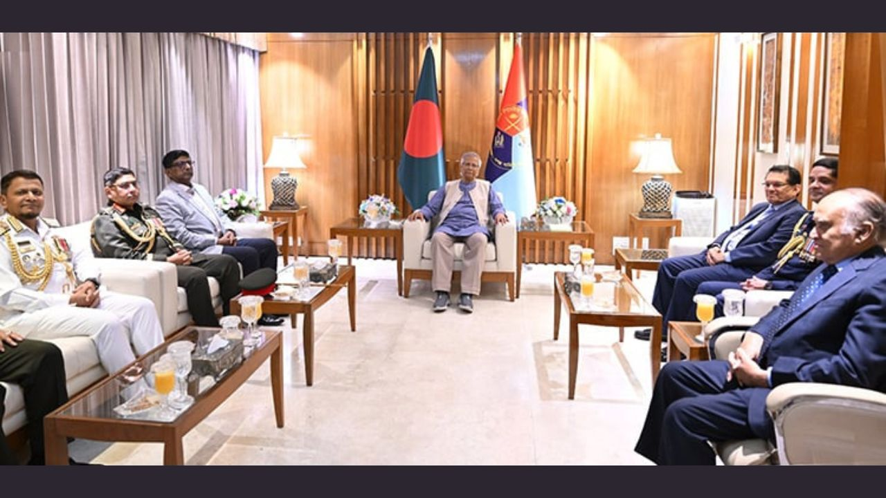 Chiefs of three services call on CA Yunus