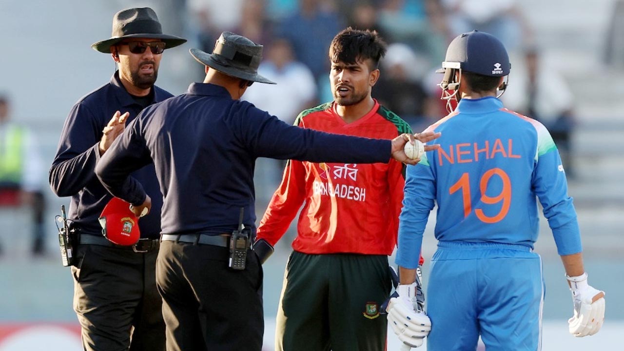 Akbar apologises after mistake nearly costs Bangladesh victory