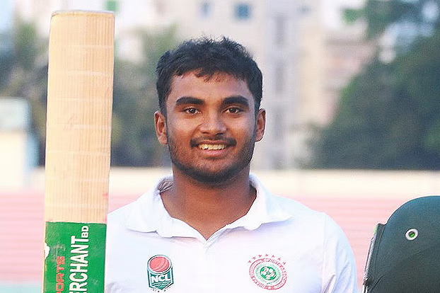 Ashikur’s century shines on a day dominated by bowlers