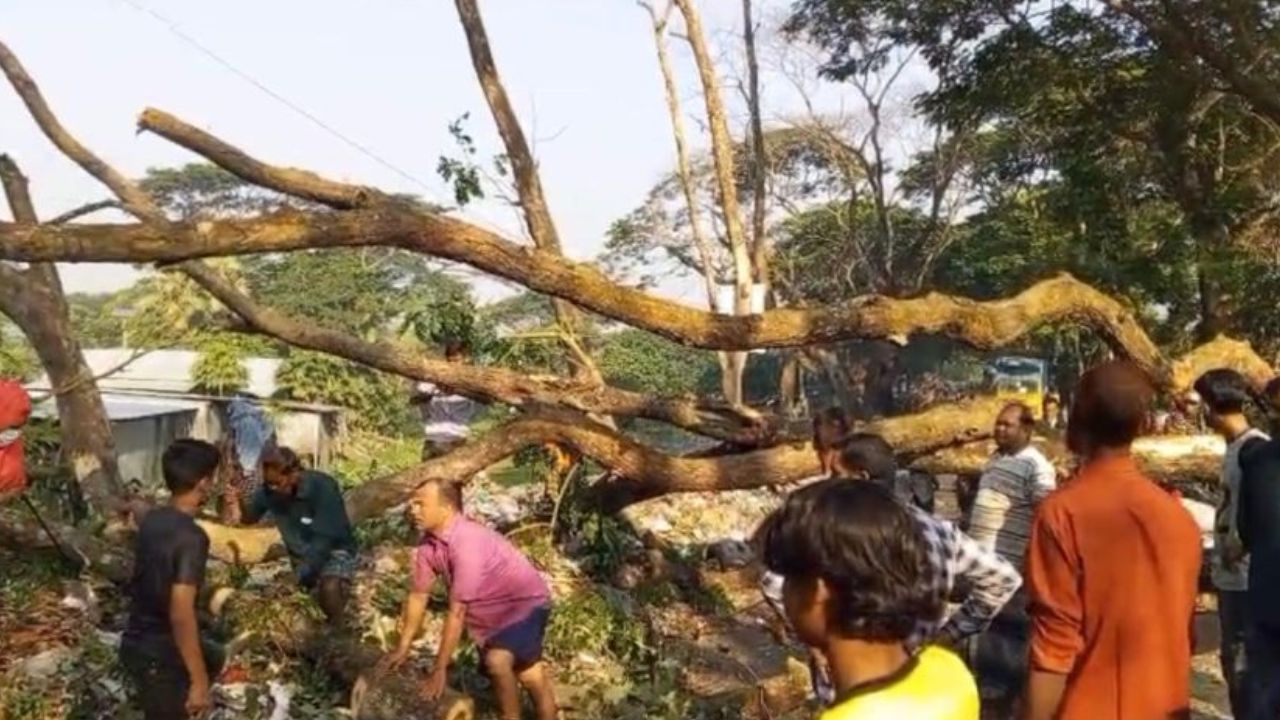 Dhaka-Barishal highway blocked in Madaripur