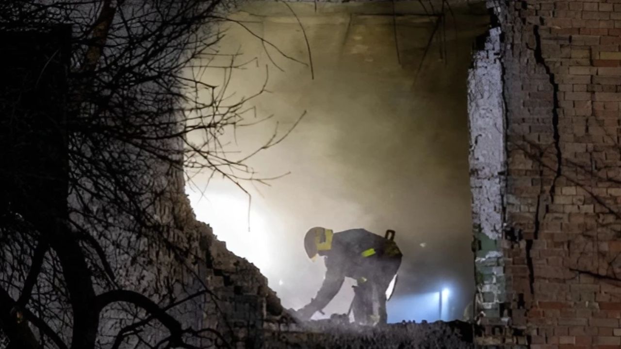 Russian strikes kill 3 in Kyiv as new peace talks near