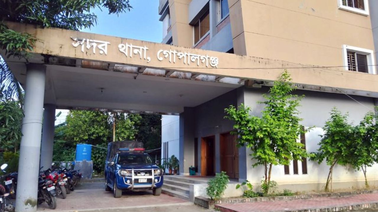Teen girl’s hanging body found in Gopalganj home