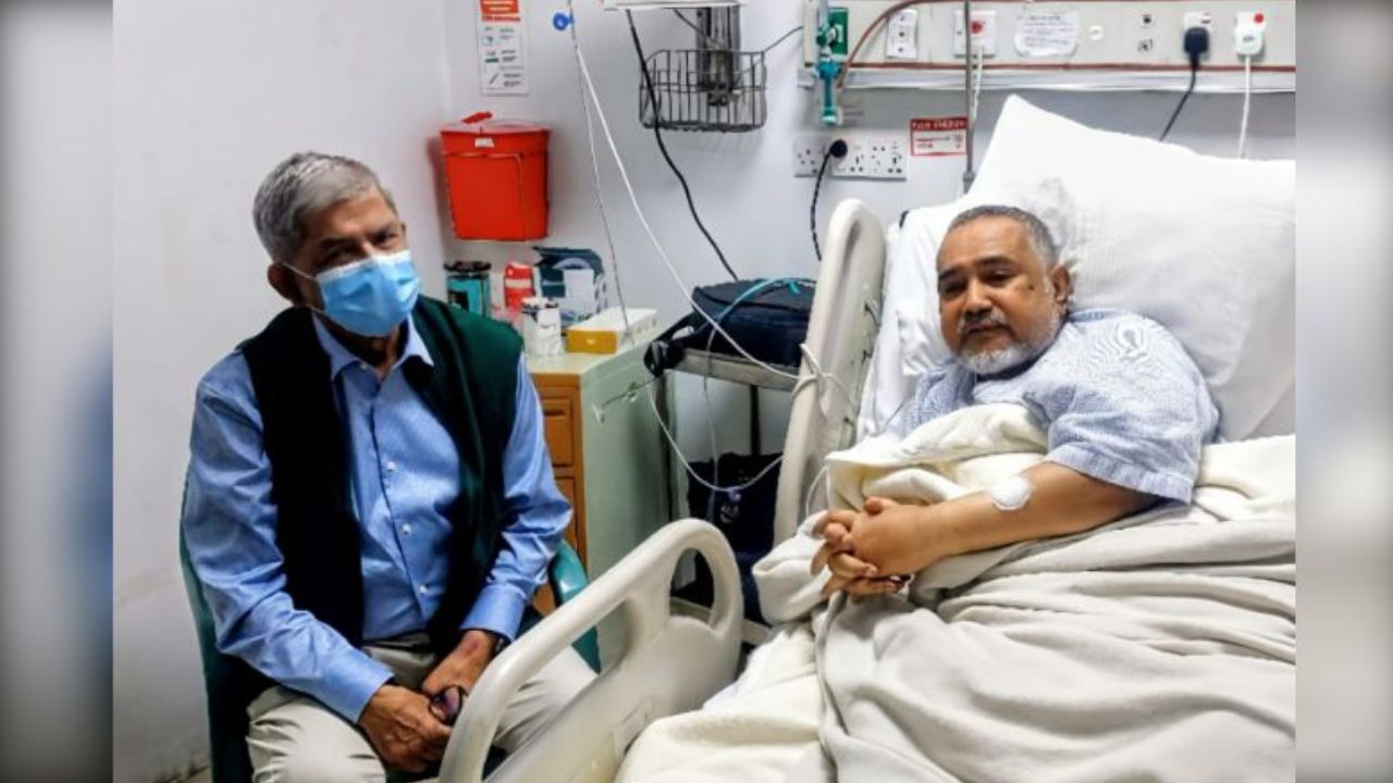 Fakhrul visits ailing Jamaat leader Taher at hospital