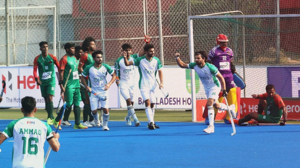 Bangladesh start world cup qualifier with heavy loss to Pakistan