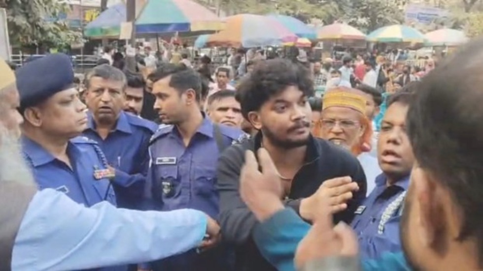Youth detained for tearing down banner at N’ganj Baul protest