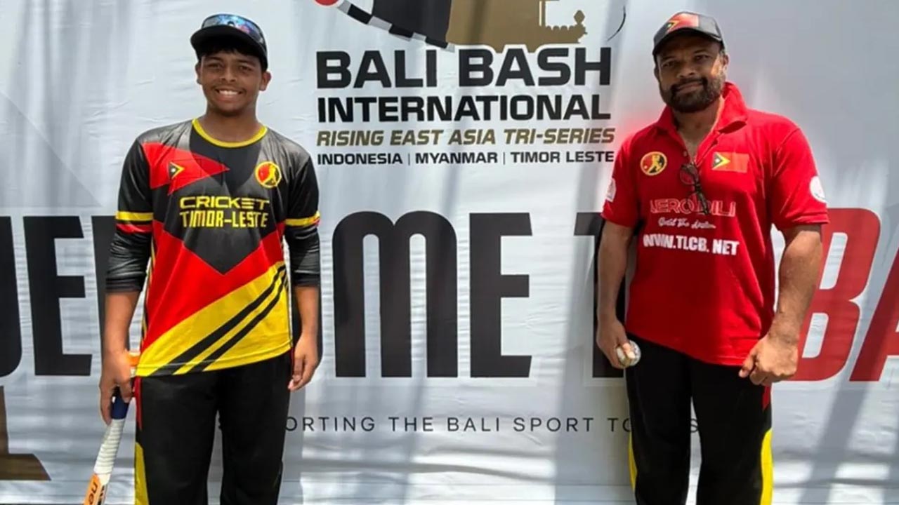 Father and son play together in international cricket for the first time