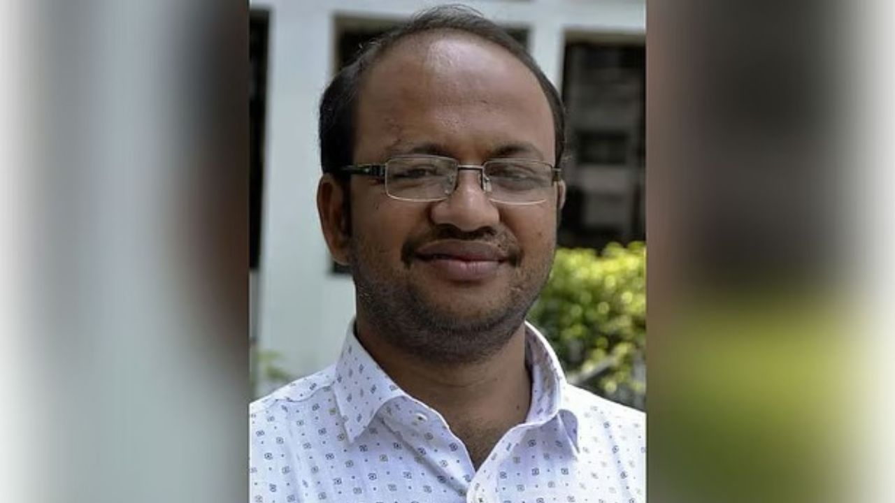 Ex-AL leader submits nomination for Dinajpur-3