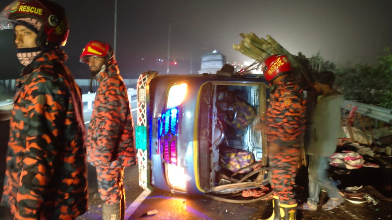 Nine injured in Dhaka–Mawa expressway crash due to fog