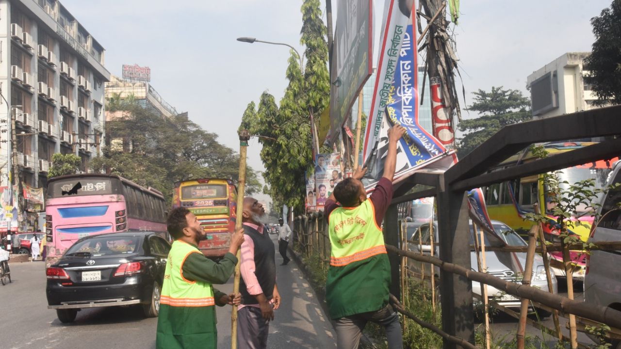 DSCC removes unauthorised election campaign materials